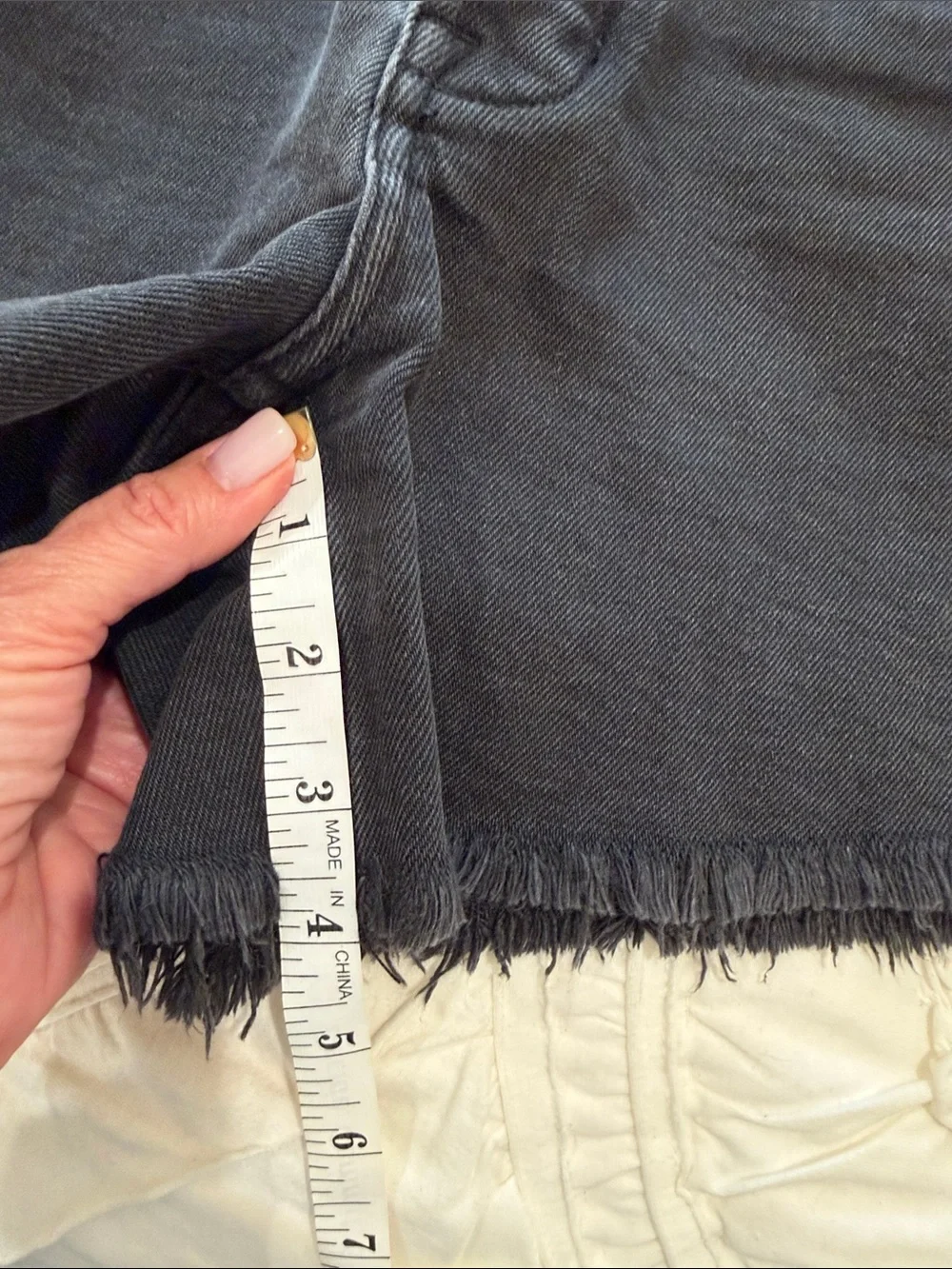 AYR The Juuust Riiight Black Frayed Hem Denim Cutoff Shorts, sz 27 - Picture 4 of 5